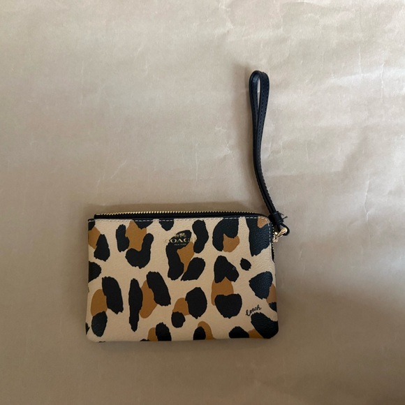 Leopard Print Coach Corner Zip Wristlet EUC - Picture 2 of 8